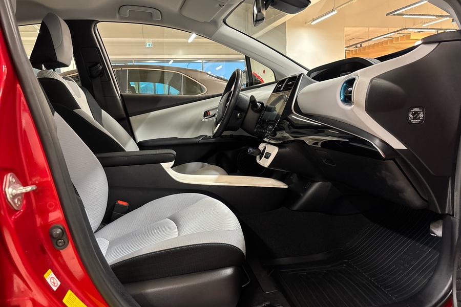 Toyota Prius Plug-in vaihtoauto