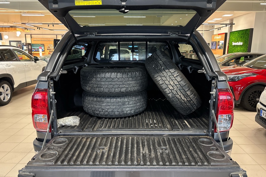 Toyota Hilux vaihtoauto