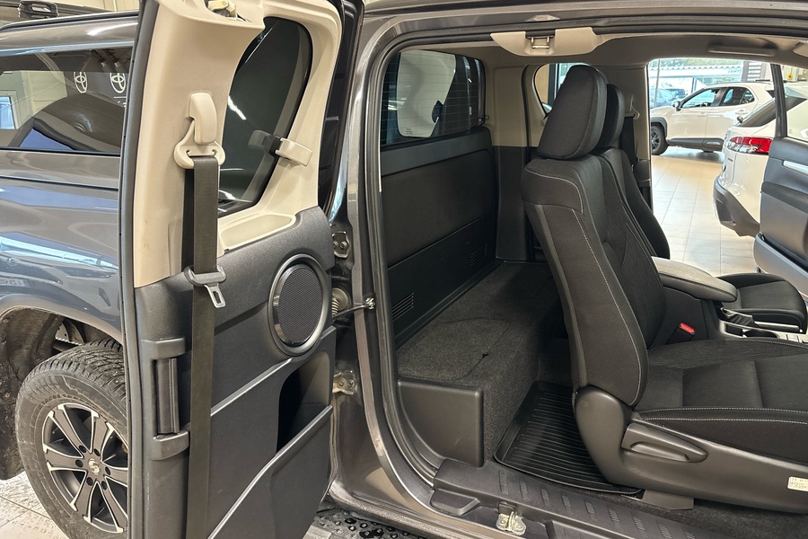 Toyota Hilux vaihtoauto