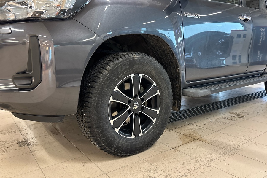 Toyota Hilux vaihtoauto