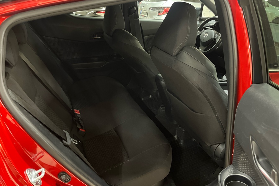 Toyota C-HR vaihtoauto