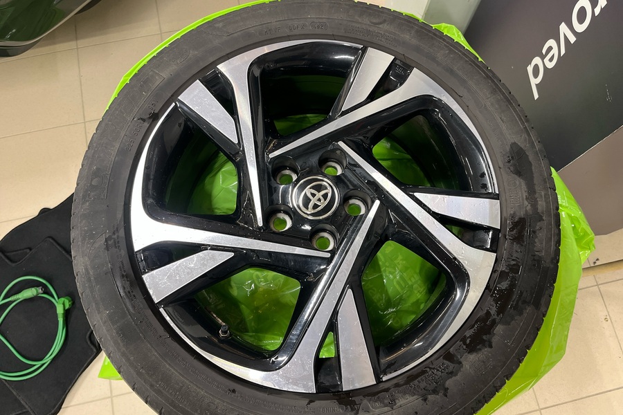 Toyota C-HR vaihtoauto