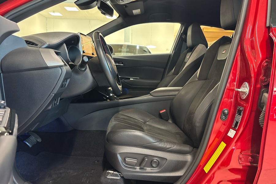 Toyota C-HR vaihtoauto