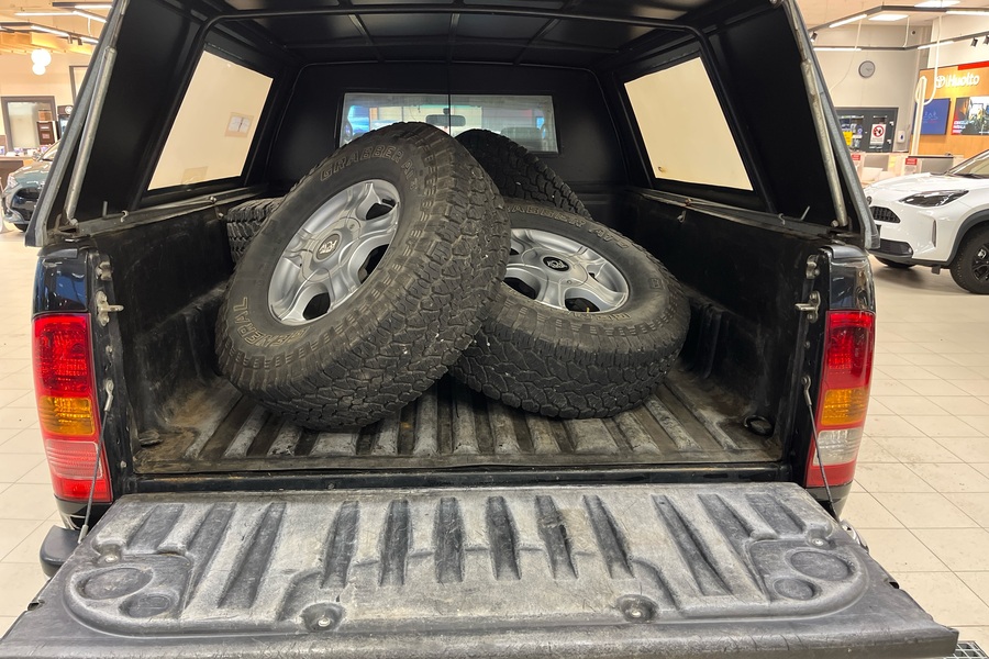 Toyota Hilux vaihtoauto