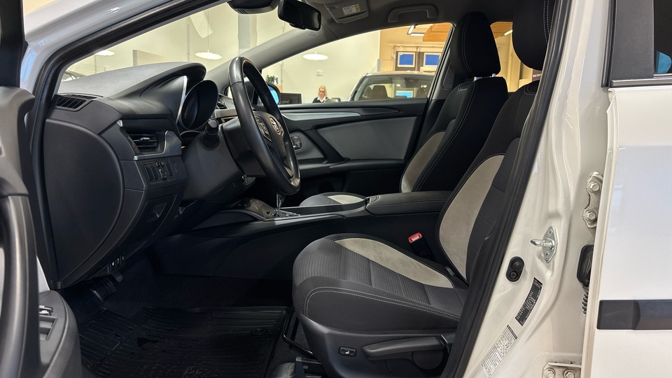 Toyota Avensis vaihtoauto