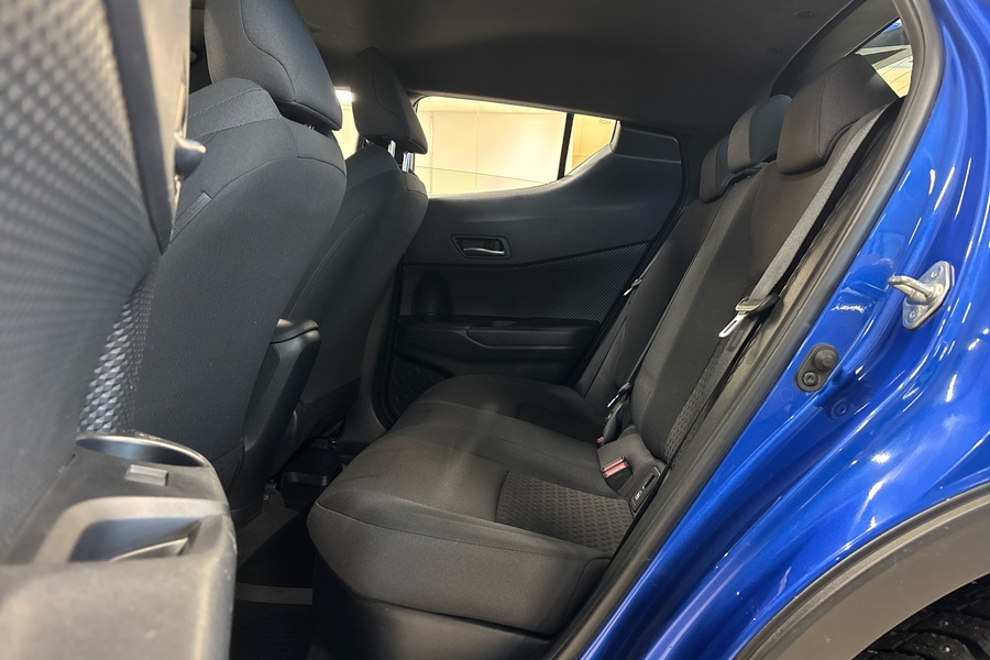 Toyota C-HR vaihtoauto