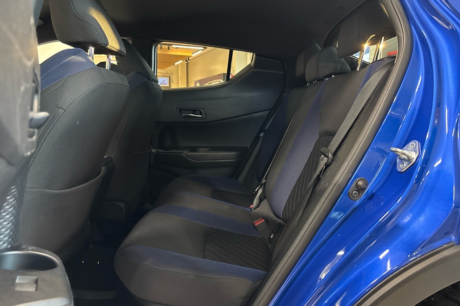 Toyota C-HR vaihtoauto