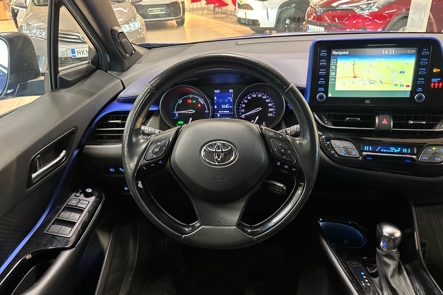 Toyota C-HR vaihtoauto