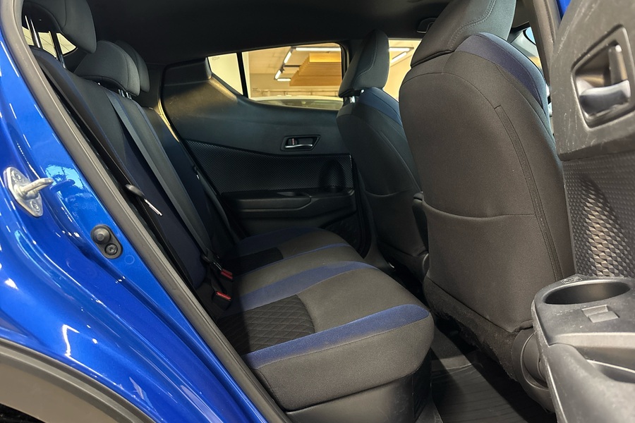 Toyota C-HR vaihtoauto