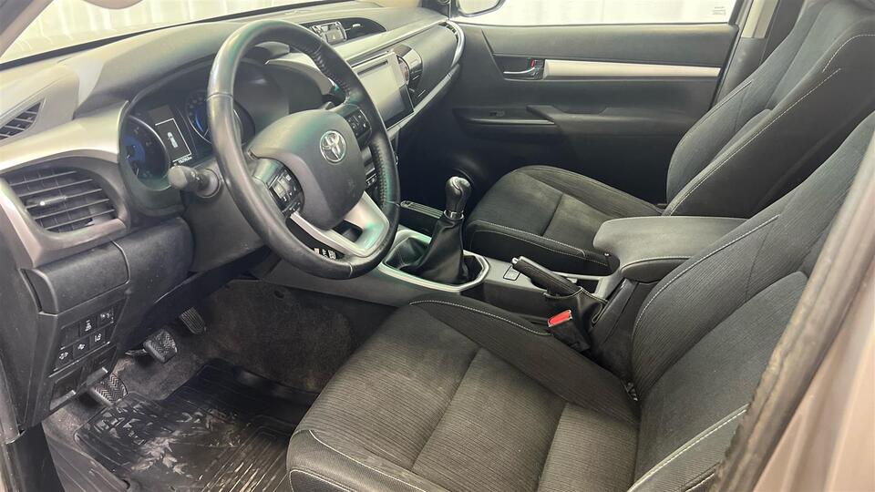 Toyota Hilux vaihtoauto