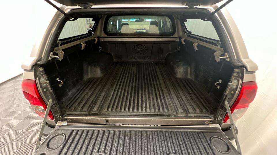 Toyota Hilux vaihtoauto