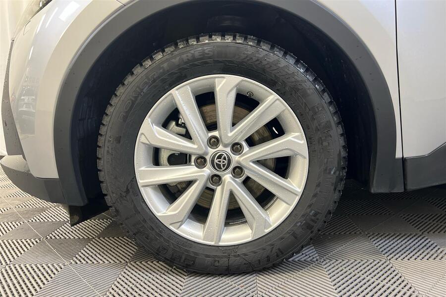 Toyota C-HR vaihtoauto