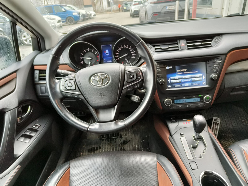 Toyota Avensis vaihtoauto