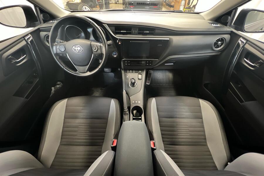 Toyota Auris vaihtoauto