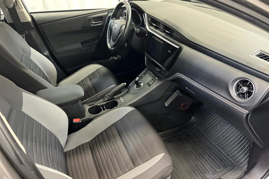 Toyota Auris vaihtoauto