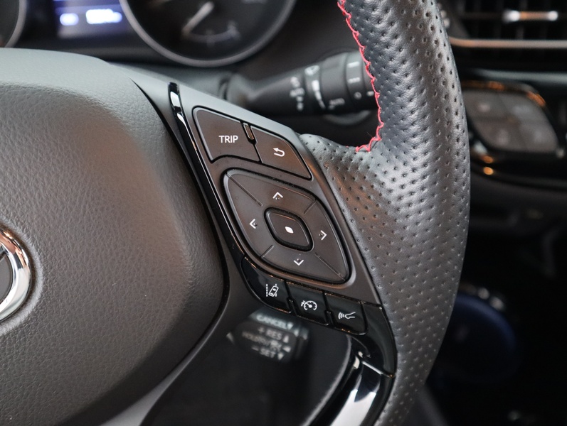 Toyota C-HR vaihtoauto