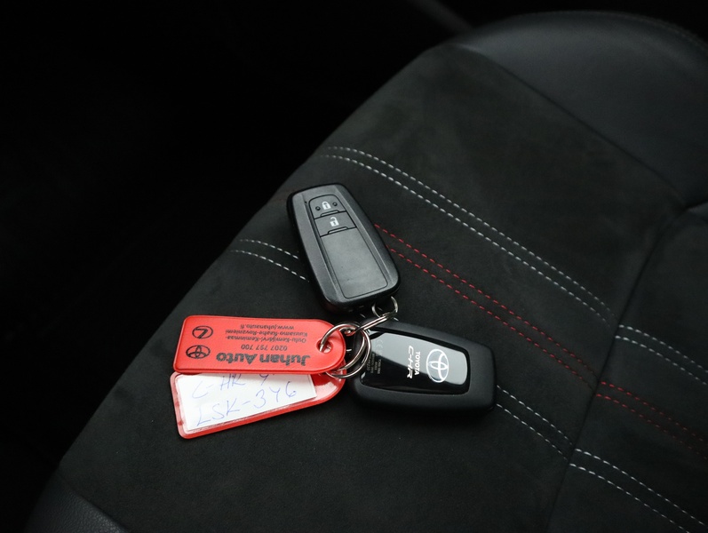 Toyota C-HR vaihtoauto