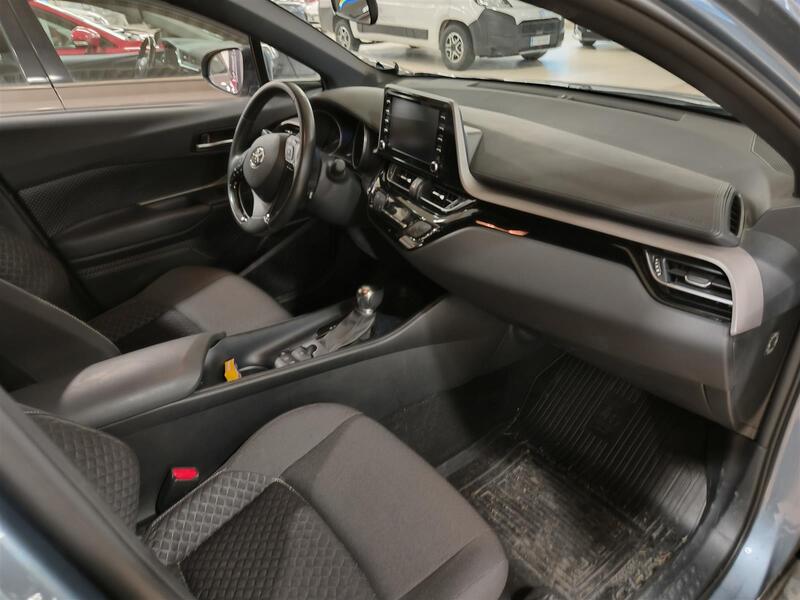 Toyota C-HR vaihtoauto