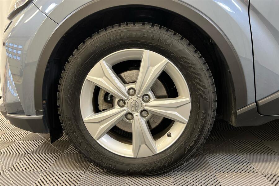 Toyota C-HR vaihtoauto