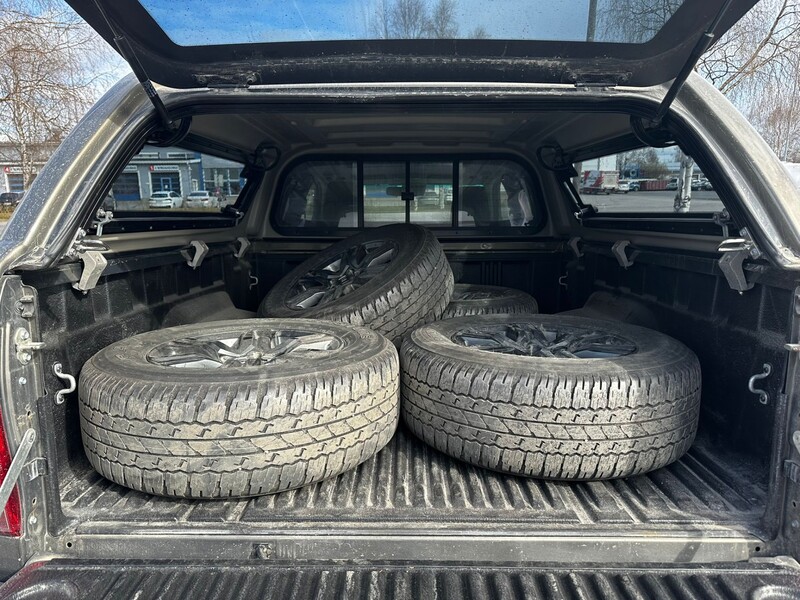 Toyota Hilux vaihtoauto