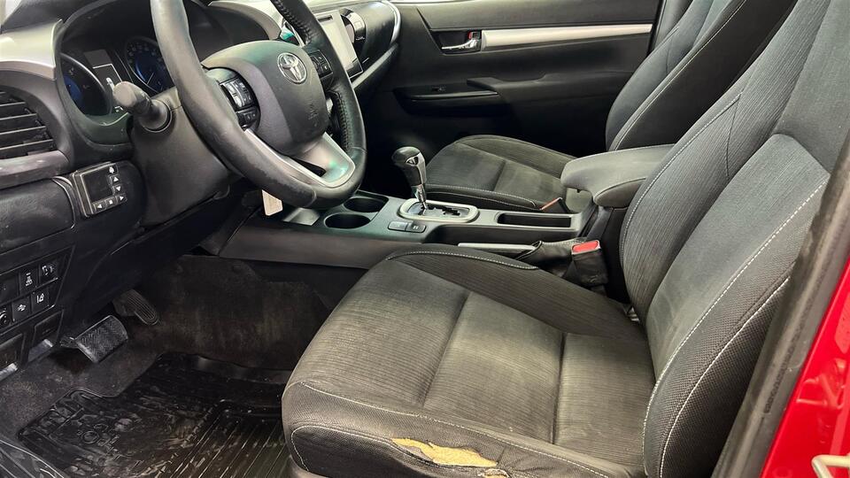 Toyota Hilux vaihtoauto