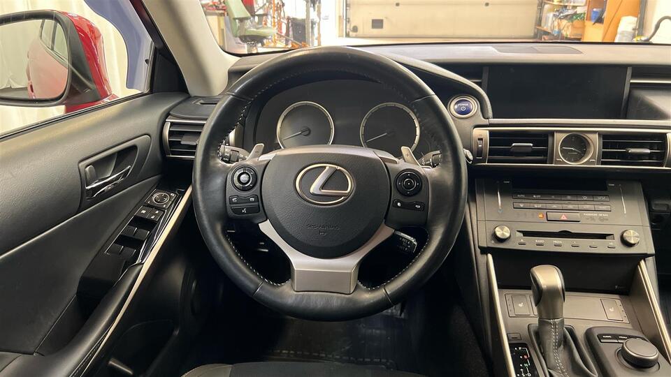 Lexus IS vaihtoauto