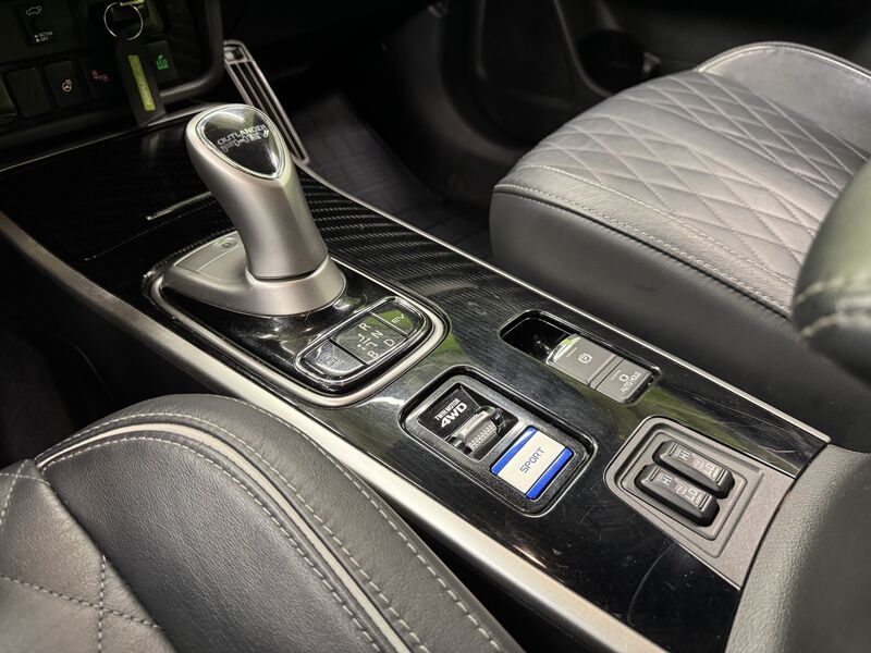 Mitsubishi Outlander PHEV vaihtoauto