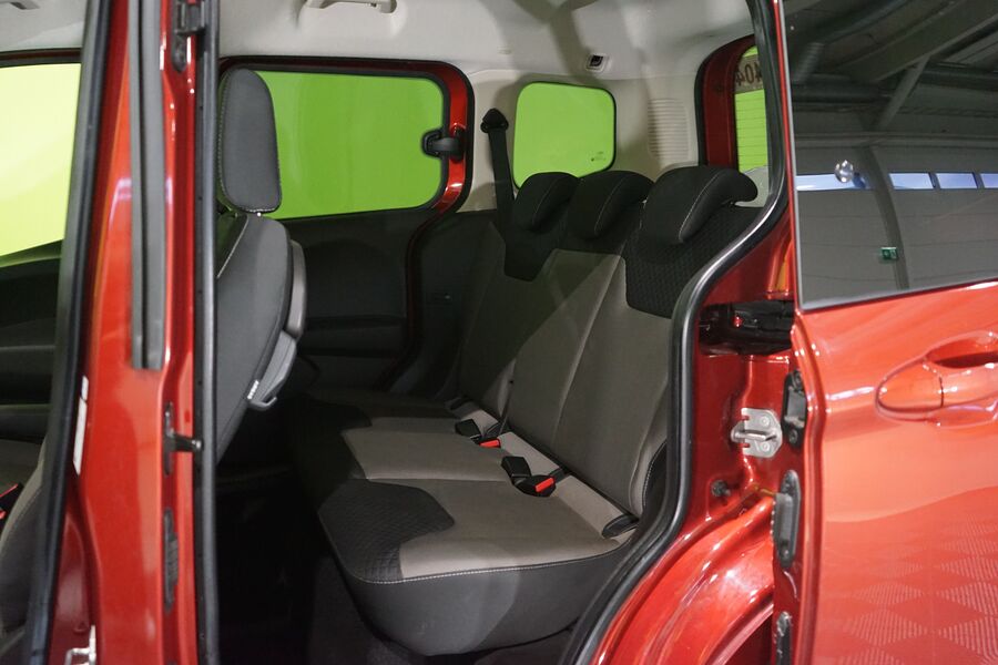 Ford Tourneo Courier vaihtoauto