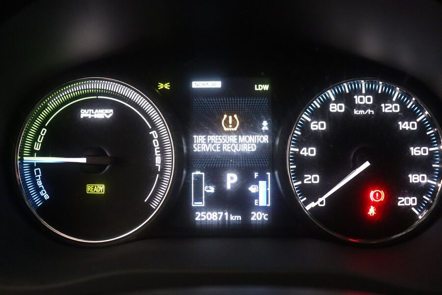 Mitsubishi Outlander PHEV vaihtoauto