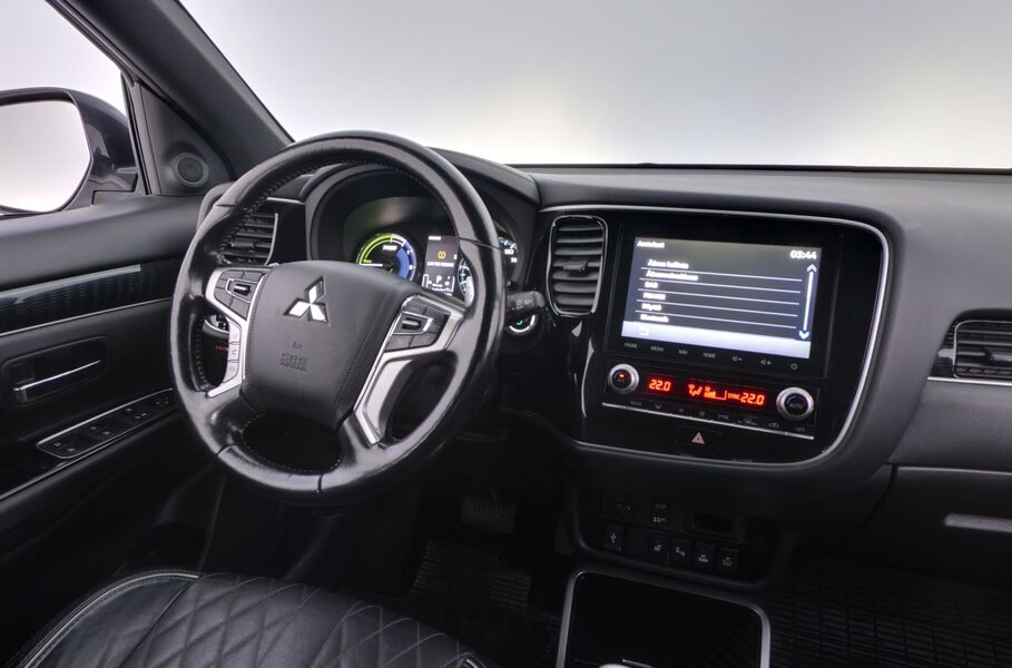 Mitsubishi Outlander PHEV vaihtoauto
