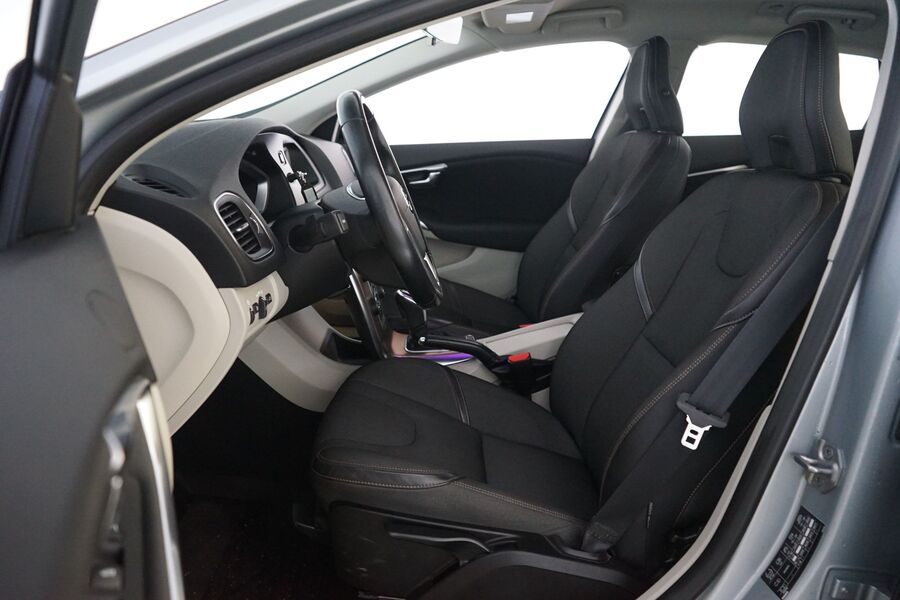 Volvo V40 Cross Country vaihtoauto