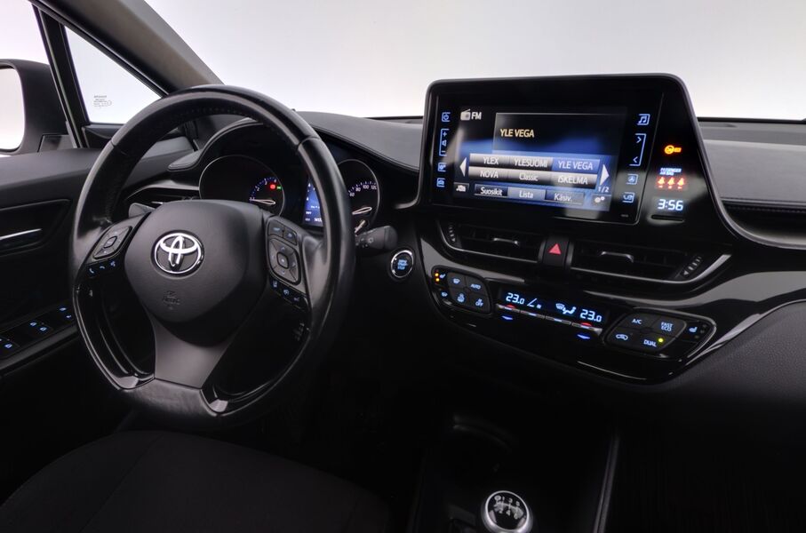 Toyota C-HR vaihtoauto