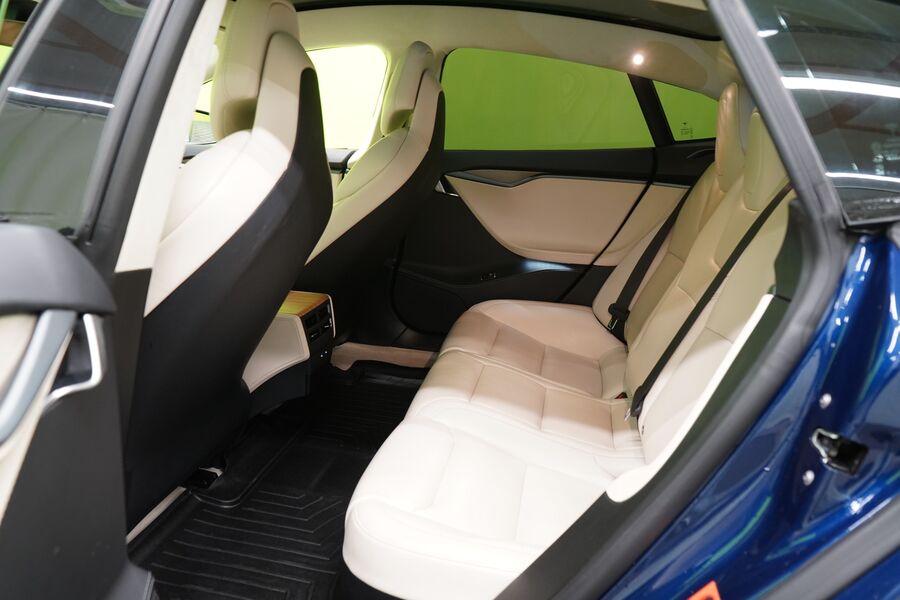 Tesla Model S vaihtoauto