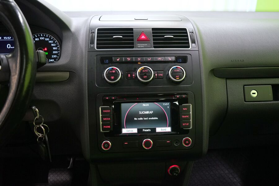 Volkswagen Touran vaihtoauto