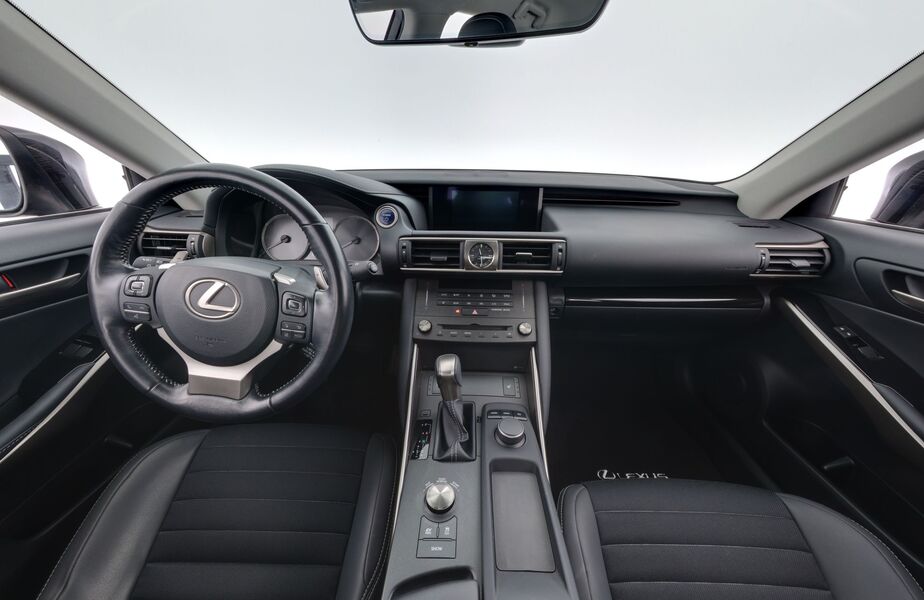 Lexus IS vaihtoauto