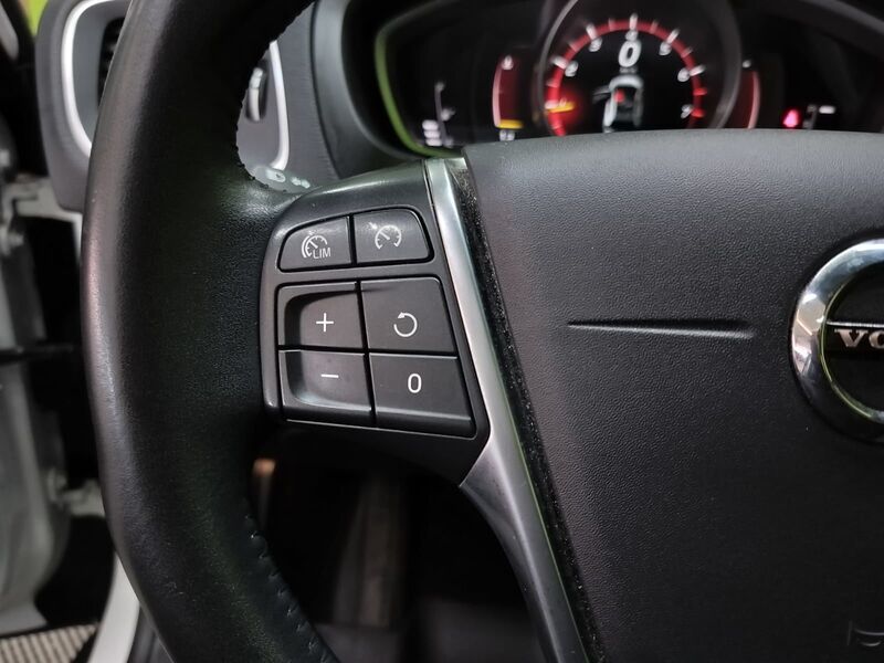 Volvo V40 Cross Country vaihtoauto