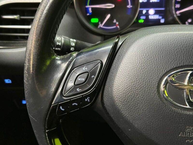 Toyota C-HR vaihtoauto