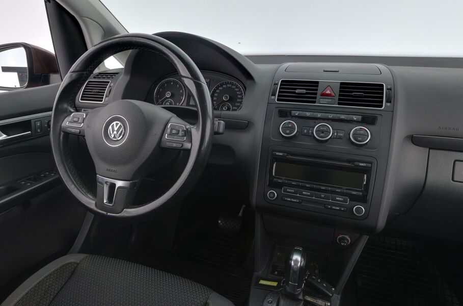 Volkswagen Touran vaihtoauto