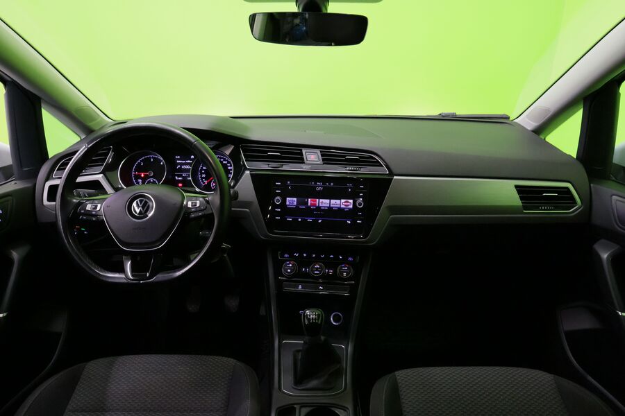 Volkswagen Touran vaihtoauto