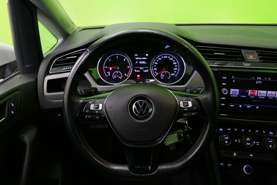 Volkswagen Touran vaihtoauto