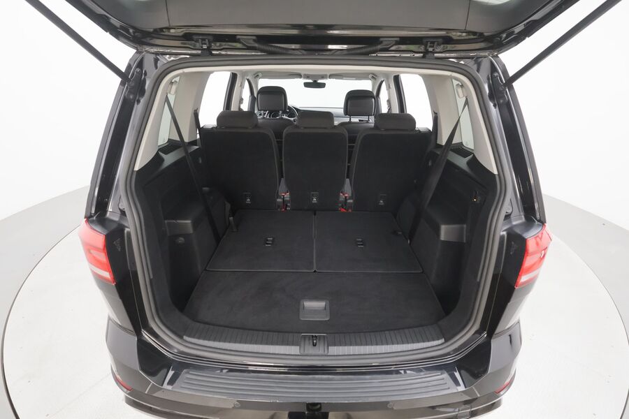 Volkswagen Touran vaihtoauto