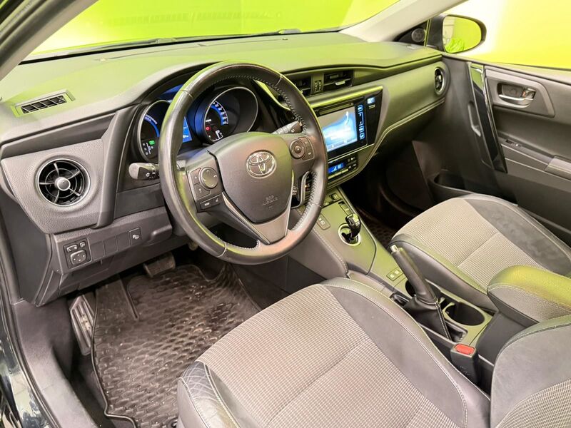 Toyota Auris vaihtoauto