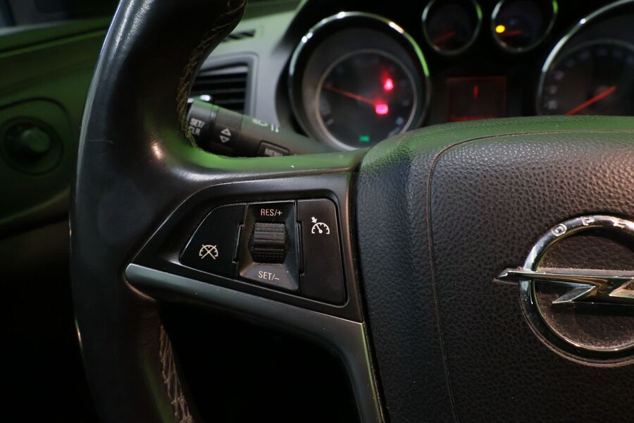 Opel Insignia vaihtoauto