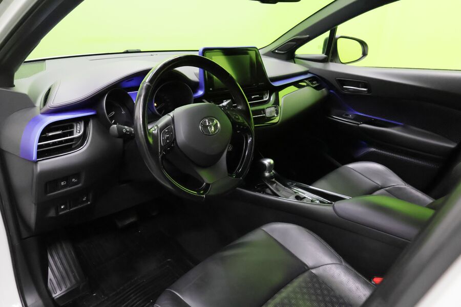 Toyota C-HR vaihtoauto