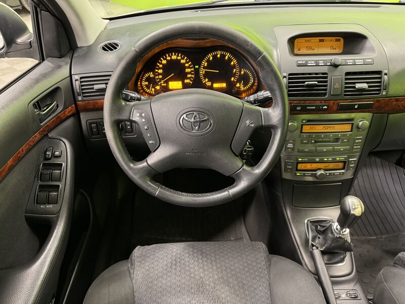 Toyota Avensis vaihtoauto