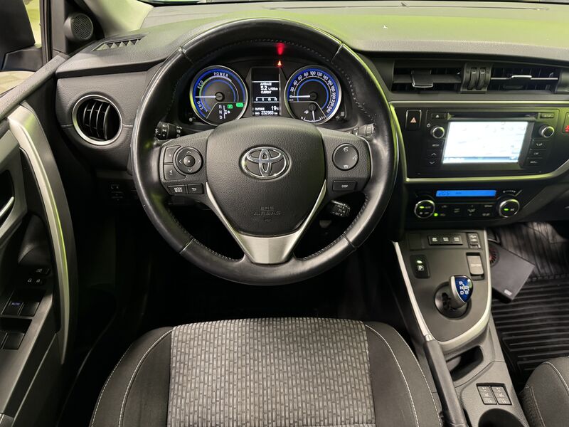 Toyota Auris vaihtoauto