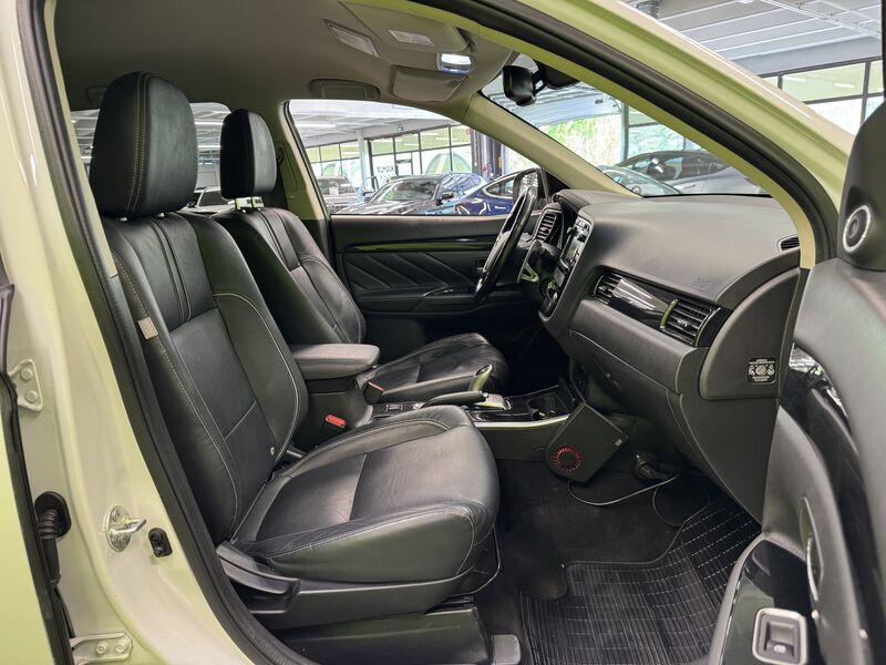 Mitsubishi Outlander PHEV vaihtoauto