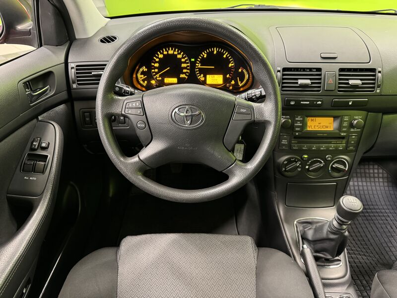 Toyota Avensis vaihtoauto