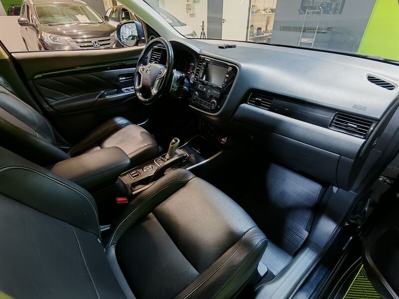 Mitsubishi Outlander PHEV vaihtoauto