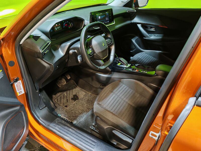 Peugeot e-2008 vaihtoauto